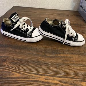 Black and white Converse size 8C
